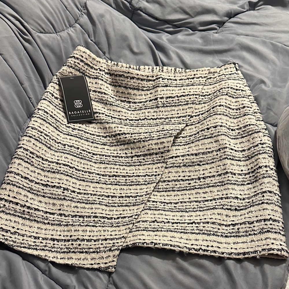 Bagatelle Textured Black and White knee length Skirt